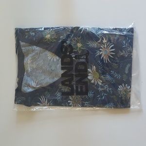 Lands End women's long sleeve supima v-neck, size L in blue floral print.